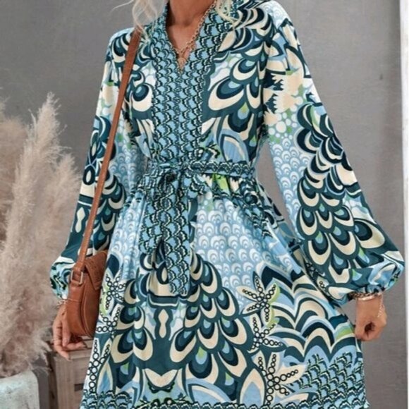 DRESS GRAPHIC PRINT WITH A BELT - Picture 5 of 10